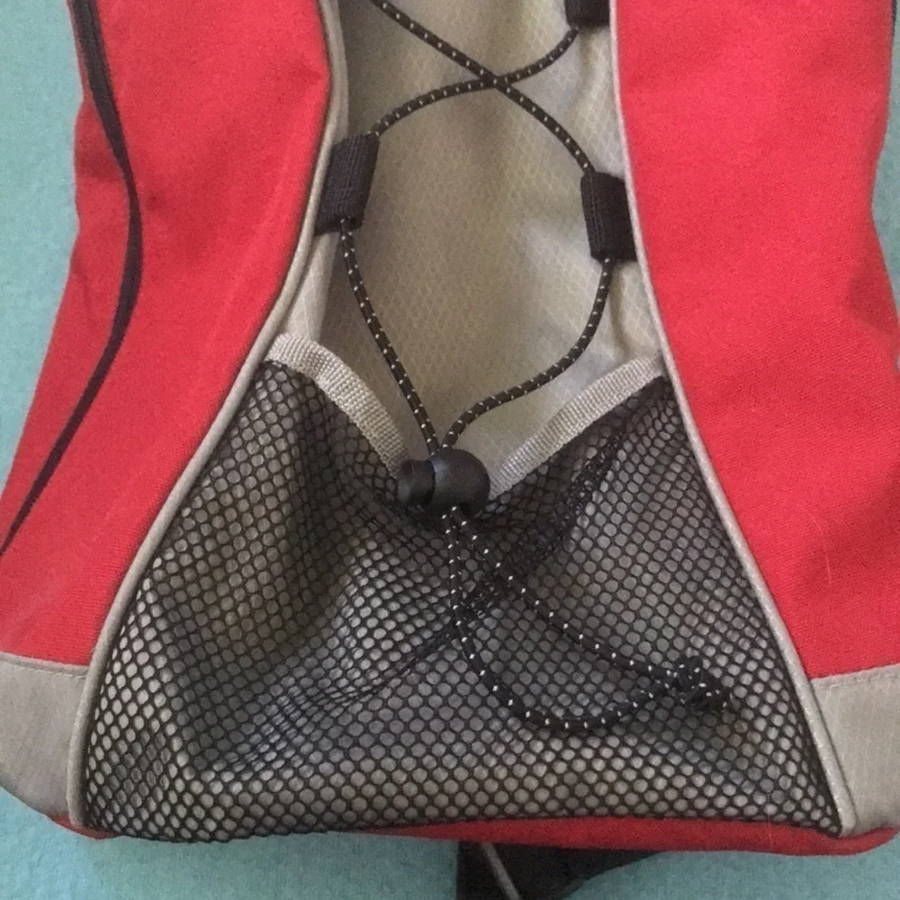 𝅺GAP sling bag red gray one main pocket, one mesh pocket with bungee cord area